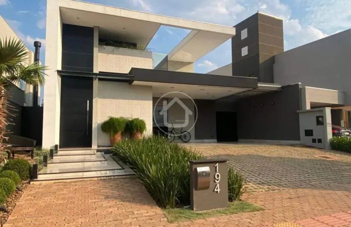 CASA TÉRREA 03 SUITES - RICA EM DETALHES