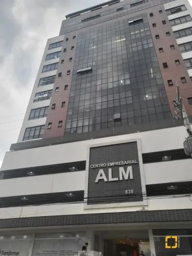 Sala à venda no Centro Empresarial ALM em Palhoça.