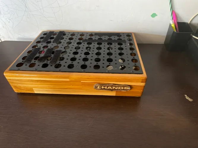 Pedal board Hands