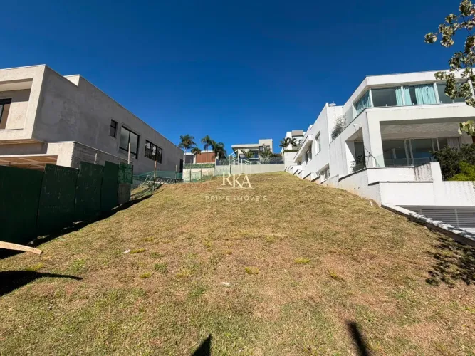 Terreno com 490m² à venda no condomínio Gênesis 2 - Santana de Parnaíba - SP
