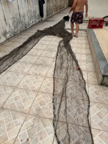 Rede de arrasto com porta de arrastar