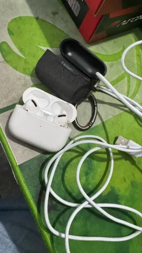 AirPods Pro 1a geração original funcionando perfeitamente