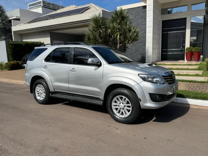 Toyota Hilux SW4 SRV D4-d 4X4 3.0 TDI Dies. AUT 2012
