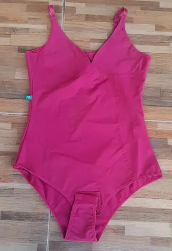 body romance vermelho com compressão