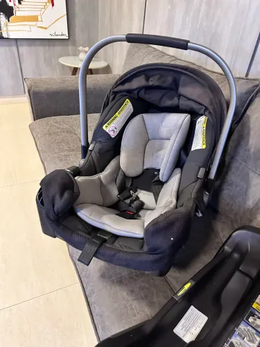 **Título:** Bebê Conforto com Isofix: Segurança e Praticidade para Seu Pequeno!