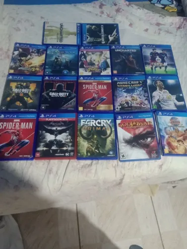 Vendo jogos de ps4 total de 18 jogos quero 800 reais 