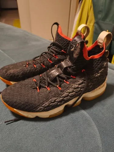 Tênis de Basquete LeBron XV Tam 43
