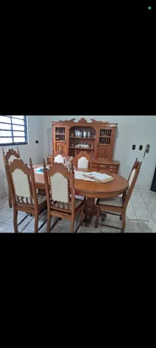 Conjunto de mesa, 06 cadeiras e armário (arca), madeira maciça