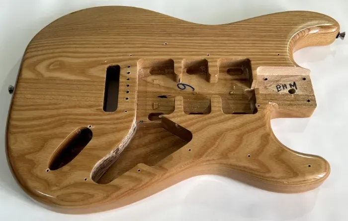 Corpo de Stratocaster em Madeira de Freixo Americano (American Ash) - Lindo