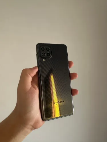 Xiaomi Poco M6 pro + Samsung Galaxy M62