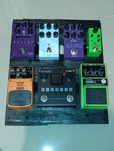 Pedais de guitarra e baixo