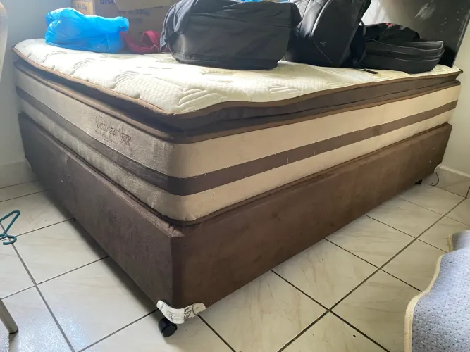 Vendo cama box casal modelo Veneza da Gazin.