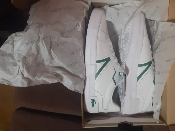 Tênis lacoste original Novo.