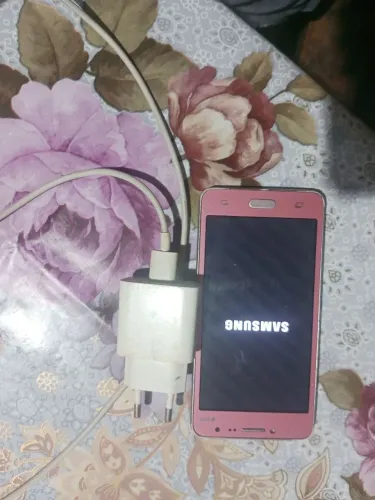 Vendo celular j prime 2 seminovo bateria douradora ótimo