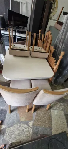 Mesa com 4 cadeiras