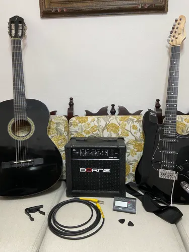 Kit Guitarrista: guitarra, violão e acessórios.