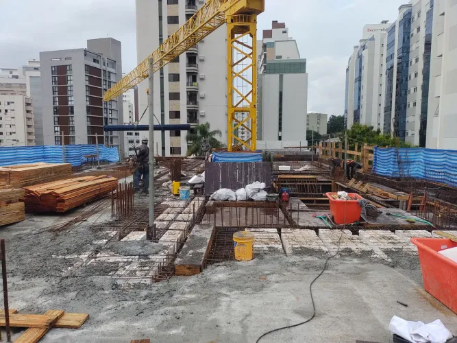 Vagas para Carpinteiro e Servente de Pedreiro