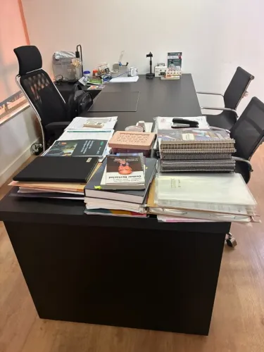 Mesa de Diretoria Completa com Módulo Auxiliar - Excelente Estado
