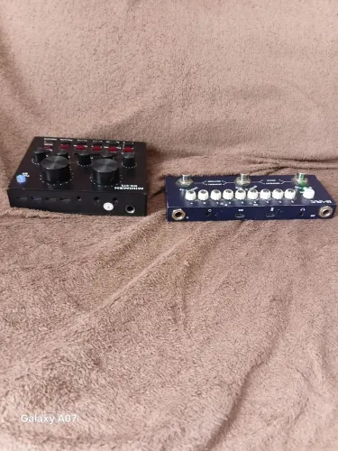 Vende se uma pedaleira M VAVE e uma interface MINIMEN MM673