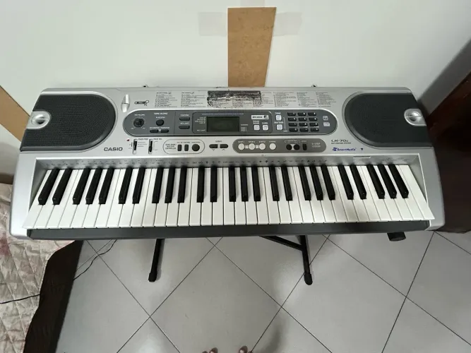 Teclado Musical Casio LK-70S Usado