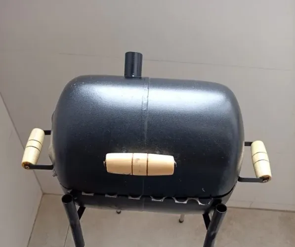 Churrasqueira portátil a bafo semi nova