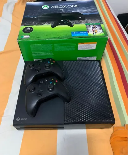 XBOX ONE 1TB - SEM NENHUMA MARCA DE USO, PARA PESSOAS EXIGENTES.