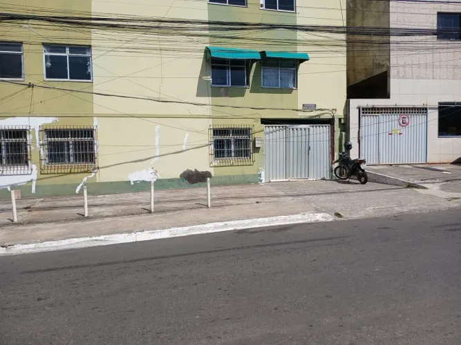 Excelente apartamento reformado 200m da praia rasa. Desocupado pra ocupação imediata.