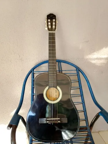 Violão Semi-novo. 350$