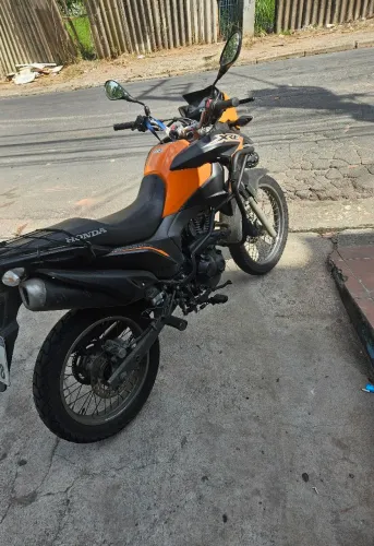 Moto em ótimo estado, Honda é Honda
