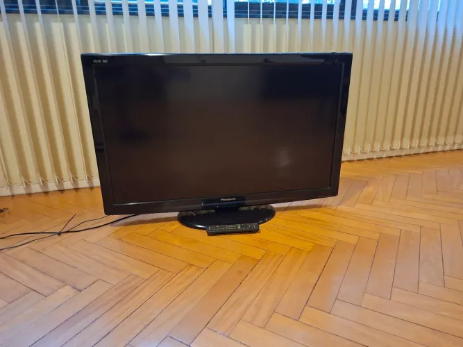 TV LCD 40" Panasonic com Google Chromecast.
