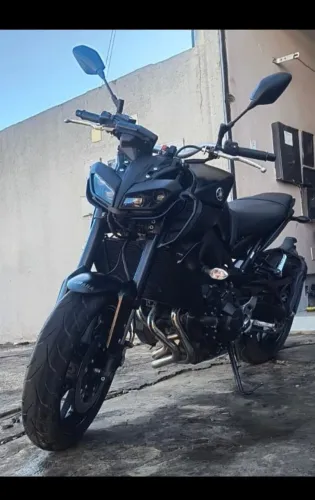 Moto Yamaha MT - 09