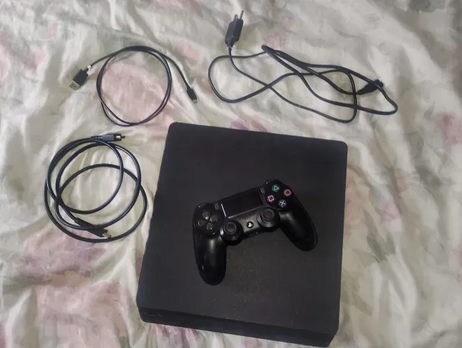 PlayStation 4 slim desbloqueado