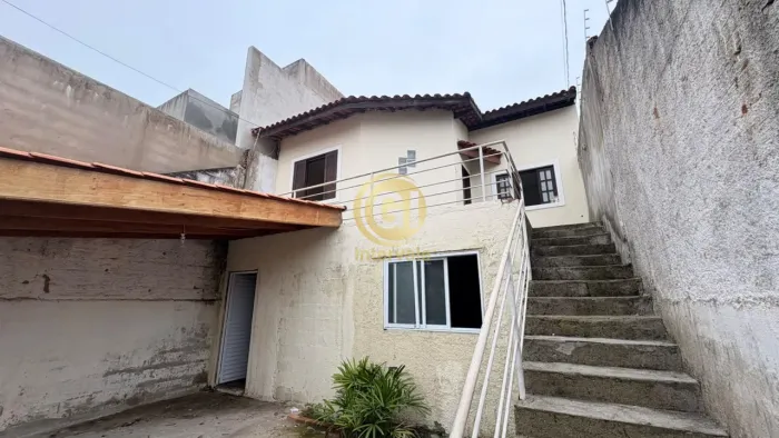 Casa para Locação no Villa Branca ? 2 Dormitórios, Suíte, Quintal Amplo e 2 Vagas Cobertas