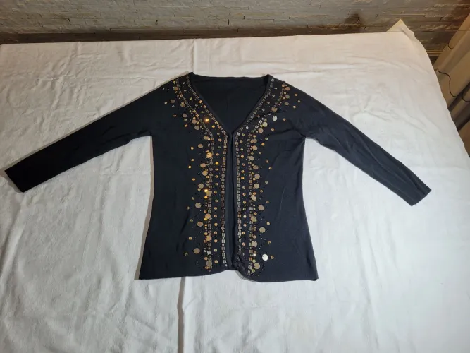 Cardigan feminino preto com pedrarias P