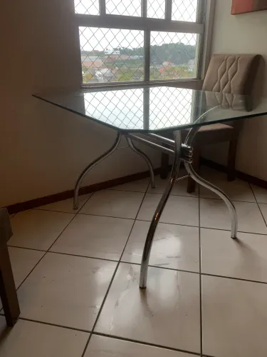 Mesa de vidro reforçado