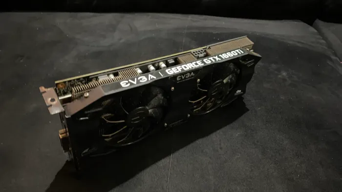 GTX 1660 TI da EVGA