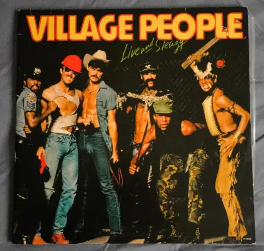 DISCO DE VINIL DUPLO VILLAGE PEOPLE "LIVE AND SLEAZY"