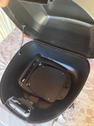 BAÚ DE MOTO LEIA O ANUNCIO ABAIXO 