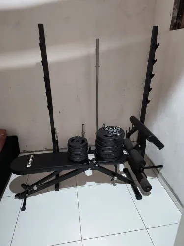 Equipamento para treino com banco regulável 10x1+rack agachamento+40kg de amilhas