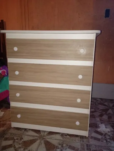 Vende-se cômoda semi nova