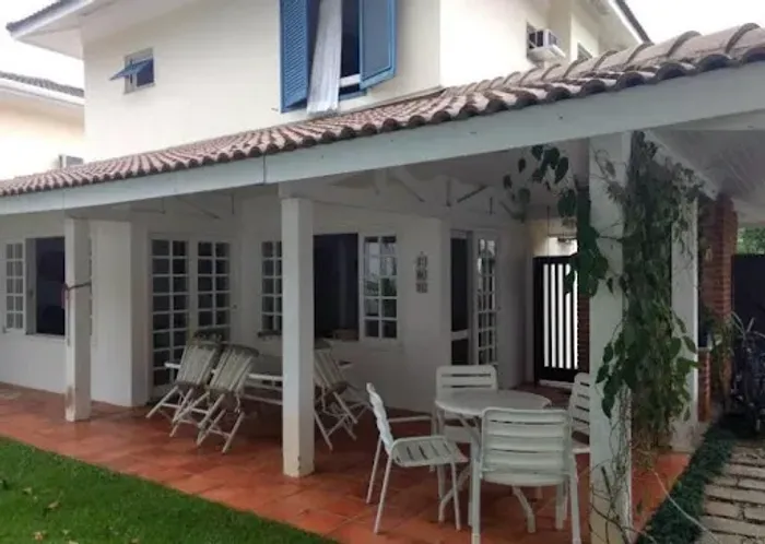 Casa em Condomínio na Praia do Engenho | 4 Suítes | 70m da Praia | Varanda Gourmet | 2 Vag