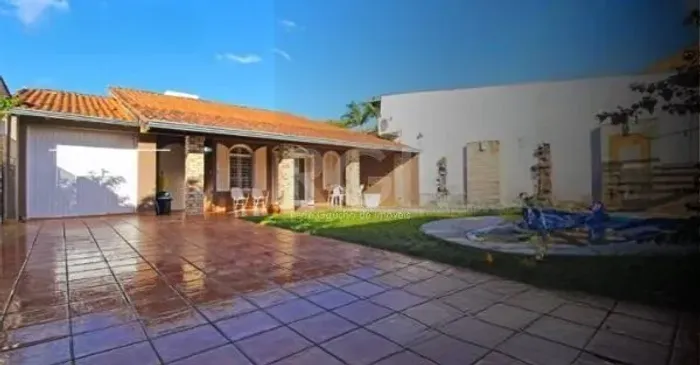 Casa para Locação/Aluguel - 374m², 4 dormitórios, sendo 1 suites, 3 vagas - Guar