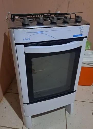 Frigobar e fogão 