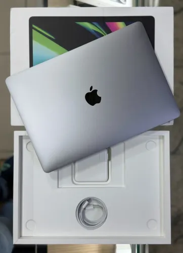 Macbook pro m2 8gb / 512gb bateria 100% LOJA FÍSICA apenas 20 ciclos ( 13 polegadas 512 )
