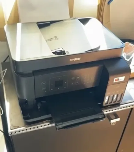 VENDO IMPRESSORA EPSON L5590.SEMI NOVA PRA DESOCUPAR LUGAR