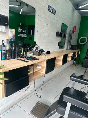 Painel barbearia 3?40m ótimo estado