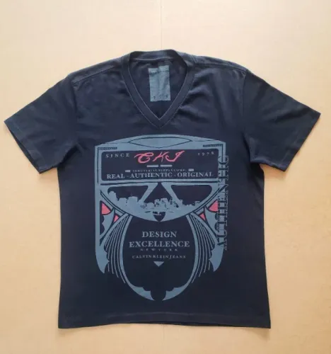 Camiseta Calvin Klein Jeans Gola V Original Estado de Nova Desapego Oportunidade