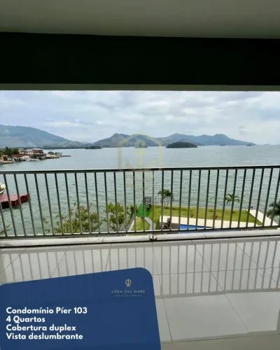 Cobertura com uma vista linda para o mar