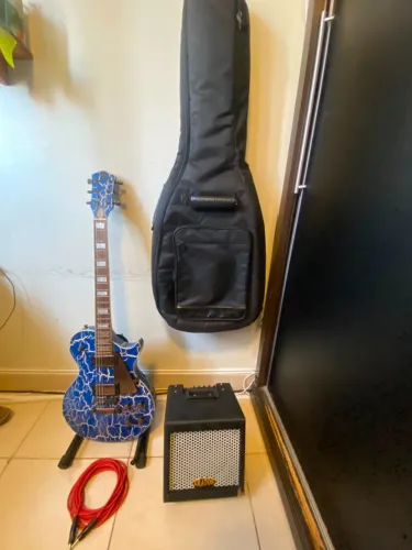 Kit Guitarra Les Paul AXL Badwater + Amplificador + Acessórios (Pronto para Tocar)