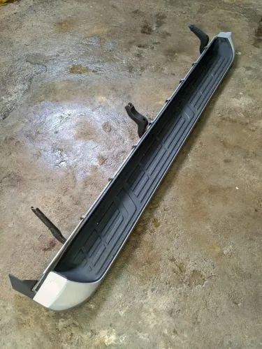 Estribo Hilux lado direito exelente estado 
